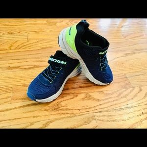Boys size 11.5 Skechers